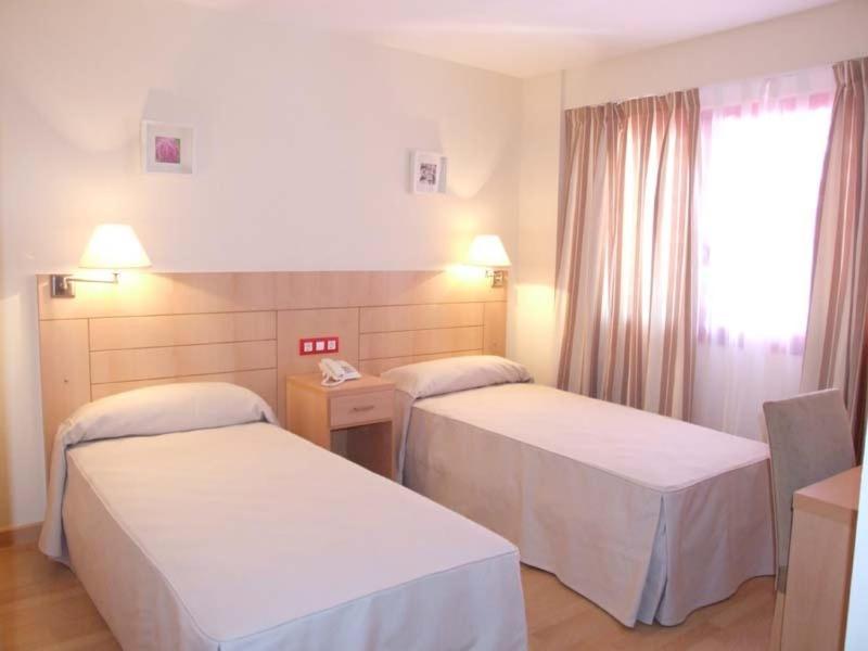 Hotel Villa De Zaragoza Casetas Zimmer foto